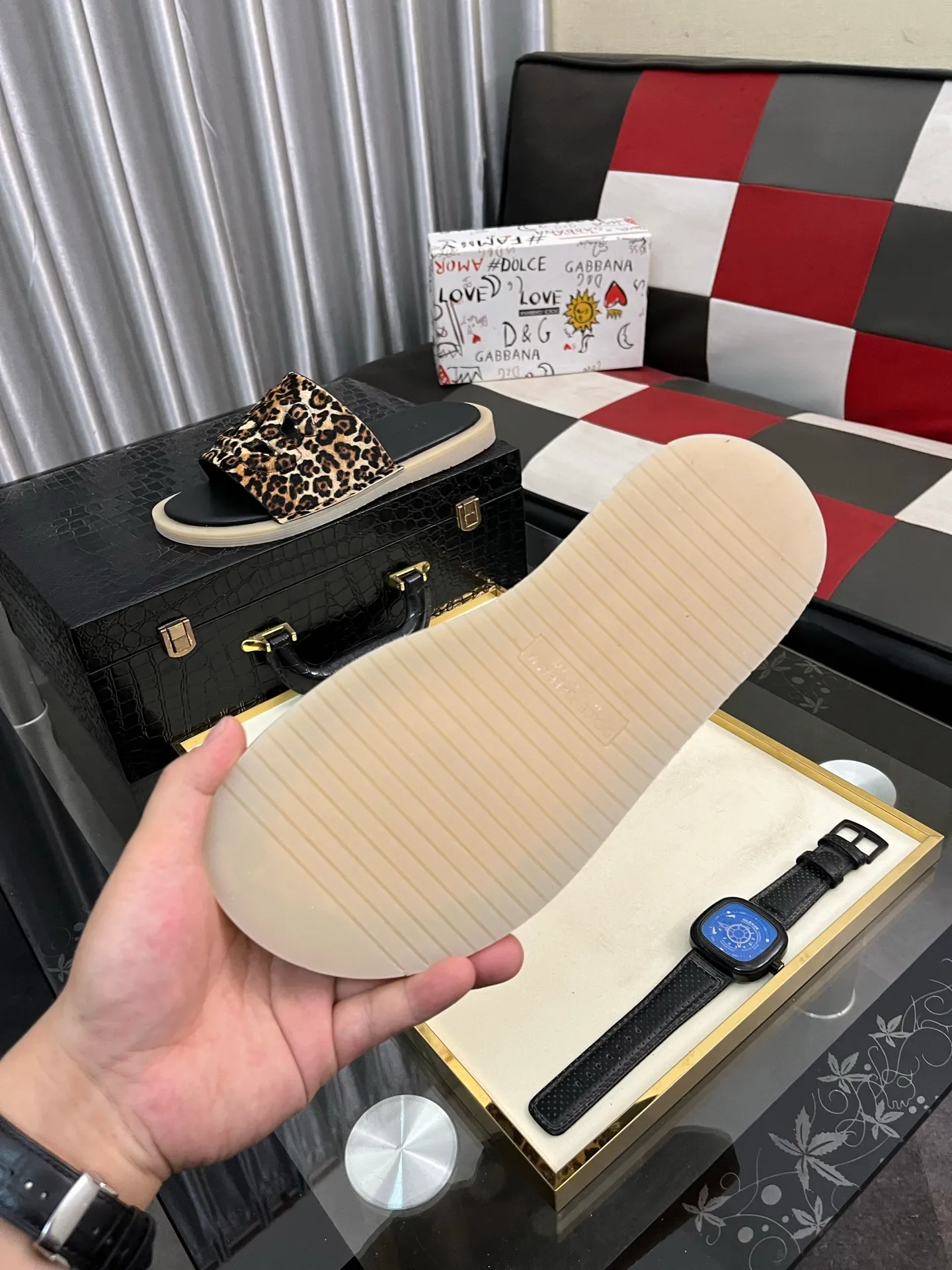 Men's Men's Shoes 💰340⌚️⌚️ (DG) The latest casual slippers are fashionable and versatile, and can add luster to various looks. Create an exquisite design with unique dynamic vitality and modern atmosphere, showing modern elegance. Size: 38-442️⃣Colors available